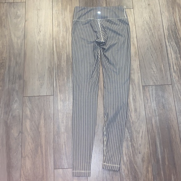 Lululemon size 4 Navy striped leggings - Picture 2 of 3